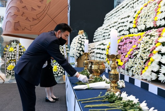 ũ�⺯ȯ_1. ���¿������ �յ��о�_������ �������� ��ȭ�� �ϰ� �ִ�..JPG