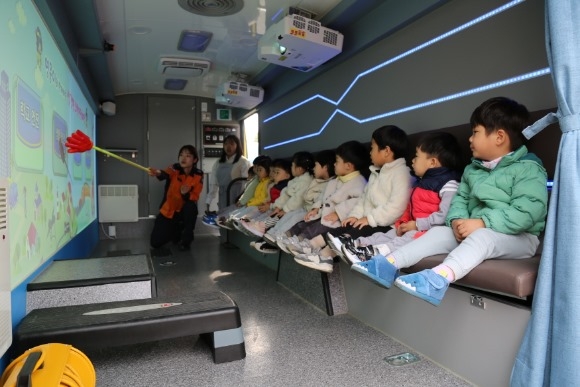 ũ�⺯ȯ_(1104) ����ҹ漭, �̵�����ü������ Ȱ�� ã�ư��� �ҹ��������.JPG