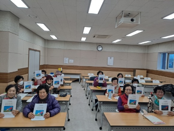 크기변환_1. 부여한글학교 수업 사진.jpg
