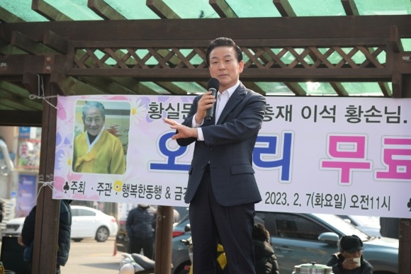 [ũ�⺯ȯ]������Ÿ� �޽ĺ��� ��翡�� �λ縻�� ���ϴ� �鼺�� �������.JPG