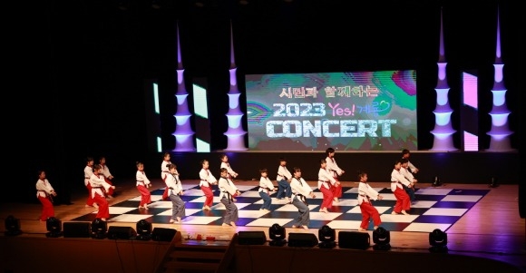 [ũ�⺯ȯ]1. �ùΰ� �Բ��ϴ� Yes! ��� �ܼ�Ʈ �±ǵ��ù��� ���� ���.JPG