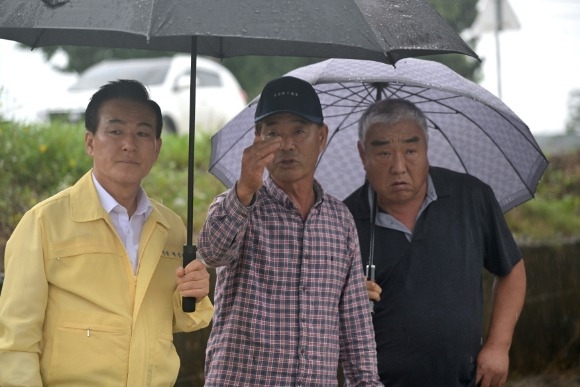 [ũ�⺯ȯ]�ֹε鿡�� ���� ���� ��Ȳ�� û���ϴ� �鼺�� �������.jpg