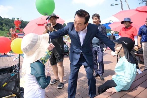 [ũ�⺯ȯ]�����̽ü��� ��� ���̵��� �ݱ�� �鼺�� �������.JPG