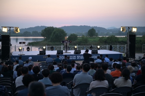 [ũ�⺯ȯ]���湮ȭ�� ���ǿ��� ����� �� ��ȭ��û�� Ư�� ��.JPG