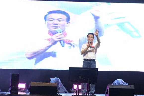 [ũ�⺯ȯ]ûû�佺Ƽ�� �����鿡�� �λ縦 ���ϴ� �鼺�� ����.JPG