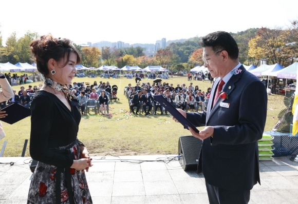 [ũ�⺯ȯ]2. �缺��� �Ѹ��� �����࡯ ��� (������ ������ ����� ������ �ٹ̰� �ִ�).jpg