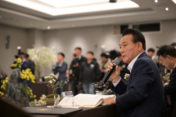 [ũ�⺯ȯ]���屺������ȸ�忡�� ���ǻ����� ���ϴ� �鼺�� �������.JPG