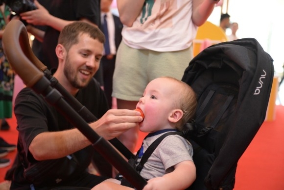 [ũ�⺯ȯ]�ڶ�ȸ�忡�� ���⸦ �ý��ϴ� ������ �Ʊ�.JPG