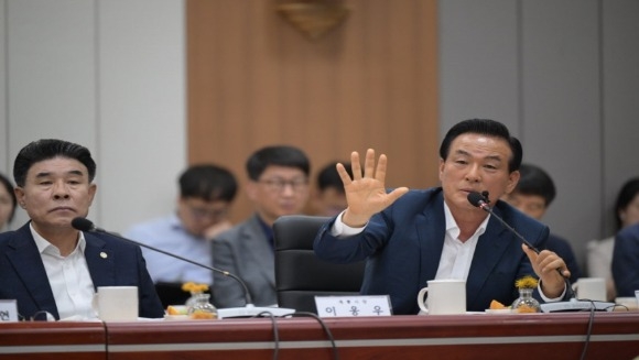 [ũ�⺯ȯ]��6ȸ�泲��������ȸ�ǿ����߾��ϰ��ִ¹鼺��������� (2).jpg