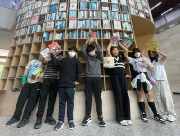 ���Ǳ� �۸�����-��ǳ�� �帣�� �� ��.jpg