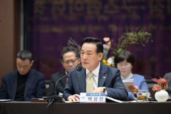 [ũ�⺯ȯ]�泲���屺������ȸ ����ȸ�ǿ��� �߾��ϰ� �ִ� �鼺�� ������� (1).JPG