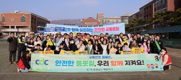 [ũ�⺯ȯ]1. ������ ���� �յ�ķ���� ������ �� �����ʵ��б� �л� ��ü����.JPG