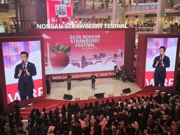 ����� ���ǰ �ؿܹڶ�ȸ �󸷽Ŀ��� �λ縻���ϴ� �鼺�� �������.jpg